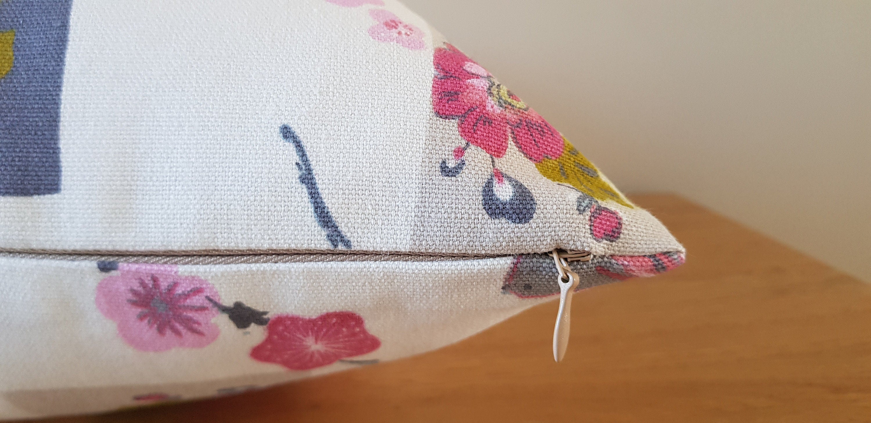 BirdHouse Cushion, Flowers and Birds Pillow with Pattern on Both Sides, Fastened with a Zip